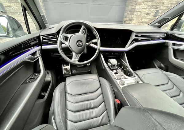 Volkswagen Touareg cena 179900 przebieg: 195000, rok produkcji 2018 z Słupca małe 497